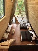 LUXOTENT Maison en bois triangulaire en A préfabriquée, hôtel de glamping, tentes, cabane à deux chambres avec mezzanine pour la vie en famille