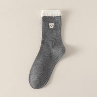 Automne et hiver 3D mignon coton ours brodé chaussettes mi-mollet en gros couleur unie broderie personnalisée Logo chaussettes pour les femmes