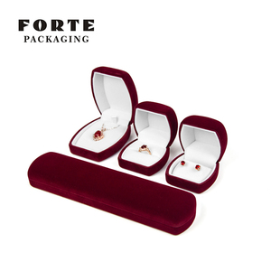 Factory Wholesale Jewelry Velvet Box Arc Shape <b>Earrings</b> Women <b>Gift</b> <b>Boxes</b> Velvet Luxury Gemstone Ring Box Jewelry Packaging - Product Image 2