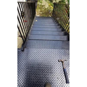 Escalier résidentiel populaire en fer forgé extérieur préfabriqué en acier au carbone solide Escalier d'évacuation Escaliers avec support de poteau - Product Image 3