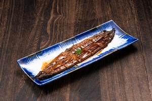 Maravilloso Unagi Kabayaki Japonés de Calidad Superior, Origen Kyushu, Glaseado con Salsa de Soja Dulce, Pescado Entero Congelado, Listo para Comer - Product Image 3