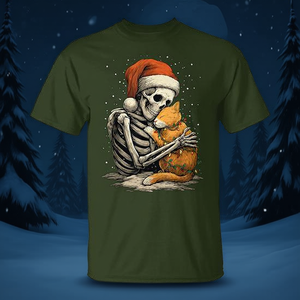 Camiseta navideña gótica de invierno con diseño de esqueleto de Papá Noel abrazando a un gato tabby - Product Image 3