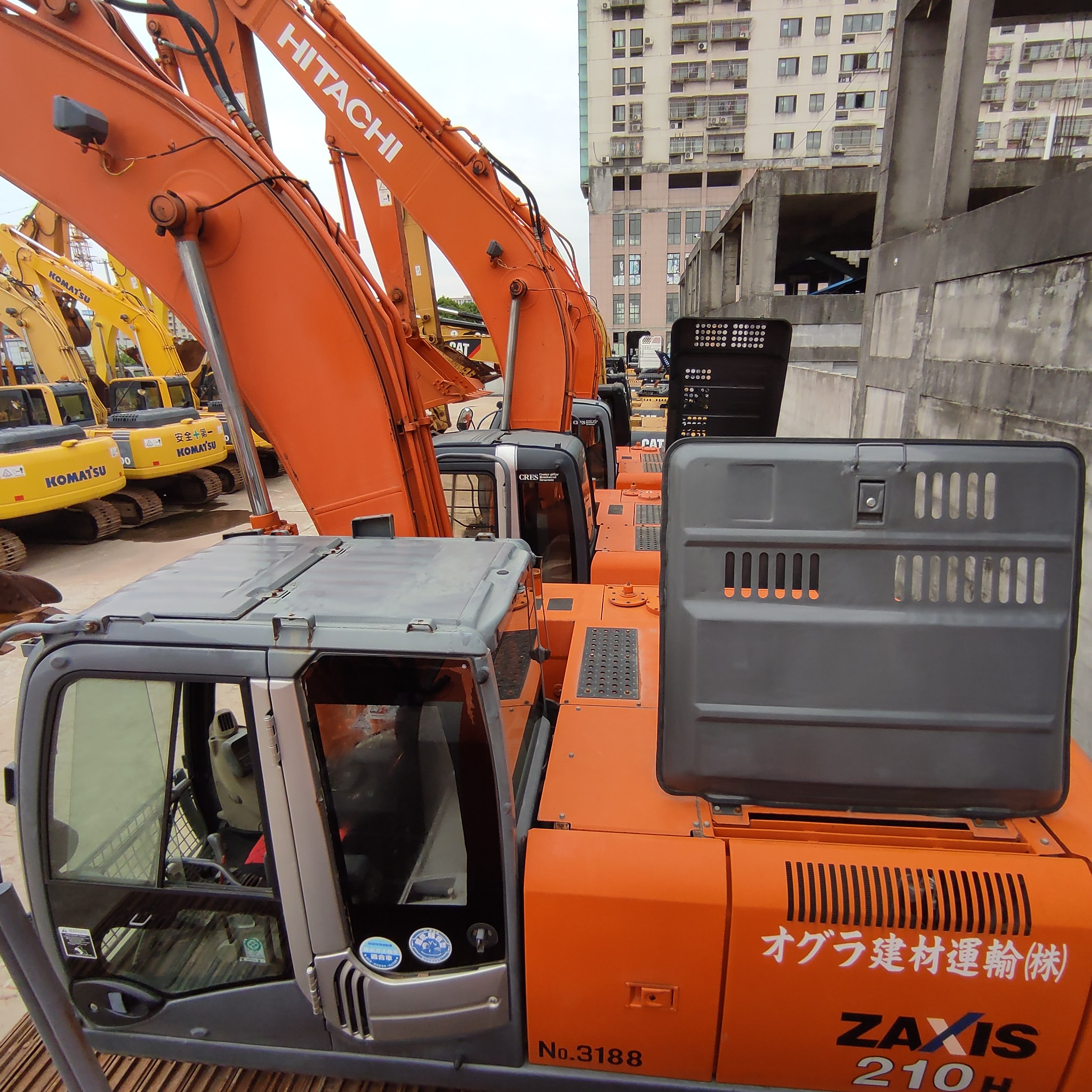 エシレバター Used Hitachi ZX210 Wheel Excavator - 20 Ton, Excellent Condition
