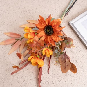 Ramo de Girasoles Artificiales Goddess Luo, Tejido de Plástico, Decoración para el Hogar y Bodas CF01380 - Product Image 3