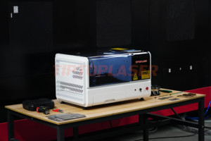 Nettoyeur laser pulsé 3-en-1 mini de bureau 800W fabriqué en Chine pour l'élimination de la rouille de l'acier, machine de <span class=keywords><strong>nettoyage</strong></span> des surfaces métalliques et en bois, compatible - Product Image 4