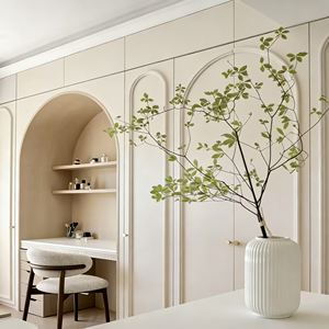 Armoire de style français de qualité supérieure personnalisée BALOM avec portes à poches externes, meubles de chambre classiques, garde-robe - Product Image 1