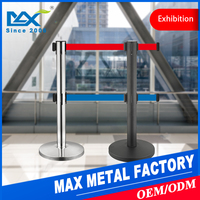 Double finition brossée noire Barrières rétractables pour file d'attente d'aéroport Ceinture de contrôle de foule Cassett Post Pipe Stanchion Barrières de circulation