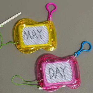 Mini Tekentafel Voor Kinderen Sleutelhanger Clip Tekentafel Uitwisbare Doodle Schets En Schrijfblok - Product Image 3