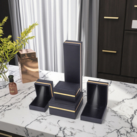 Vente en gros de boîte à bijoux de luxe faite à la main avec pendentif boîte à bijoux boîte à bijoux en cuir noir à bordure dorée personnalisée avec lumière LED