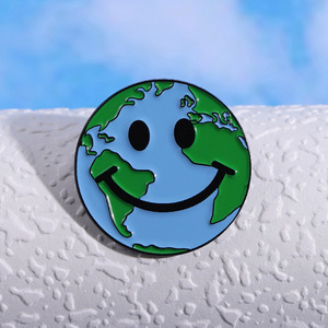 Nouvelle Broche Émail Visage Souriant Terre Écologique – Épinglette Planète Heureuse Sauvez la Planète – Mignonne Broche de Protection Environnementale – Badges - Product Image 3
