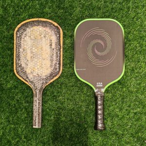 Pala de Pickleball de Fibra de Carbono T700 con Núcleo de Panal de Abeja PP Premium, <span class=keywords><strong>Centro</strong></span> de Espuma Termoformada de Alta Elasticidad de 16 mm, Portátil para Entrenamiento - Product Image 3