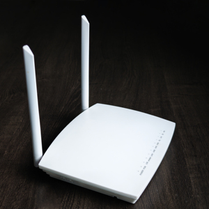 ZiKun Precio al por Mayor GPON ONU ONT 1GE 3FE 2USB 1POTS AC1200 WiFi5 Módem de Fibra Óptica FTTH - Product Image 2