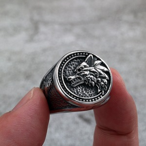 Yunnique – bague rétro en acier inoxydable pour hommes, design tête de loup, style Viking Odin, motif animal, bijoux cadeau - Product Image 4