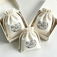 Sacs à cordon en coton anti-poussière avec logo personnalisé, pochettes anti-poussière en coton, petites pochettes cadeaux réutilisables pour souvenirs et cadeaux artisanaux