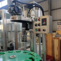Machine de remplissage de bouchons en aluminium électrique, canettes/bouteilles de boissons, nouvelle condition, moteur de pompe 220V, conduite par PLC