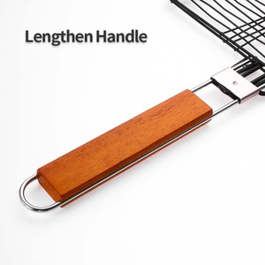 <span class=keywords><strong>Pince</strong></span> de filet de gril de <span class=keywords><strong>barbecue</strong></span> en acier inoxydable avec poignée en bois <span class=keywords><strong>pince</strong></span> de filet de gril retournée <span class=keywords><strong>pince</strong></span> pliante en maille - Product Image 4