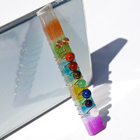 Échantillon Gratuit : Bâton de Sélénite Brute avec Fil de Cuivre Enroulé autour de Cristaux des Sept Chakras pour la Purification Énergétique Spirituelle
