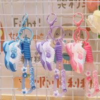 En gros, porte-clés et pendentifs de sac en PVC, figurines de dessin animé mignonnes, petits cadeaux, thèmes voiture, baskets, chaussures Sakura