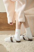 Cadeaux pour dames Sweet White Beige Pink Love Heart Embroidery Plush Fluffy Fleece Fuzzy Autumn Winter Indoor Sleep Slipper Bed Socks