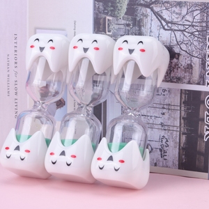 Minuteur en verre sablé personnalisé, design moderne et ludique, pour l'heure du brossage des dents des enfants, 1 à 5 minutes, éducatif pour la remise des diplômes et la promotion scolaire - Product Image 1