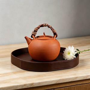Théière artisanale en argile rouge de 500 ml, compatible flamme directe, avec poignée en rotin tressé, pour le chauffage de l'eau et le service traditionnel du thé - Product Image 4
