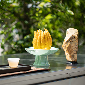 Assiette de présentation en céramique à pied haut, motif Main de Bouddha et Citron, style chinois traditionnel, pour thé et collations - Product Image 2
