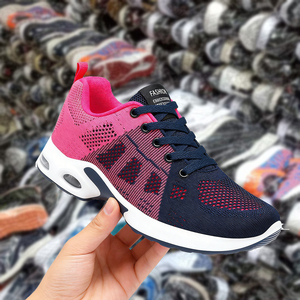 Liquidation de chaussures neuves : Sandales pour femmes, baskets pour hommes et enfants, lots en gros, fournisseur de balles Ukay en Chine - Product Image 1