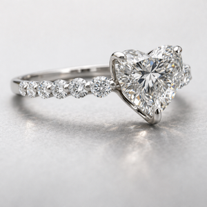 Anillo de Platino para Mujer con Diamantes Naturales, Joya de Lujo con Acabado Liso para Propuesta de Matrimonio y Uso Diario - Product Image 3