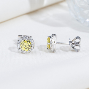 ต่างหูเพชรเม็ดกลมสีเหลืองทองคำขาว 9K รุ่น MSE-956 จาก Messi Jewelry สำหรับผู้หญิง - Product Image 3