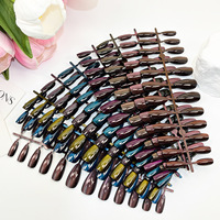 Faux ongles courts effet œil-de-chat dégradé, codés par taille ; Faux ongles minimalistes de couleur unie haut de gamme, forme trapèze ; Préfabriqués