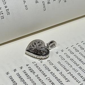 Colgante de Plata de Ley S925 con Diseño de Corazón de Hielo Triturado, Estilo Vintage Antiguo, Colgante Brillante en Forma de Corazón con Patrón Numérico, Dijes Elegantes - Product Image 4