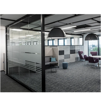 Cloisons en verre à ossature métallique ignifugée, design moderne, construction durable, absorption acoustique, respectueuses de l'environnement, pour les écoles et les espaces commerciaux