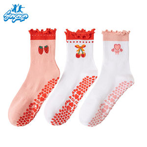 Calidad al por mayor <span class=keywords><strong>Gripper</strong></span> <span class=keywords><strong>Slipper</strong></span> Calcetines Precio de fábrica NO MOQ Jacquard <span class=keywords><strong>Grip</strong></span> Calcetines Ruffle Cuff White Pilates <span class=keywords><strong>Grip</strong></span> Calcetines personalizados - Product Image 5