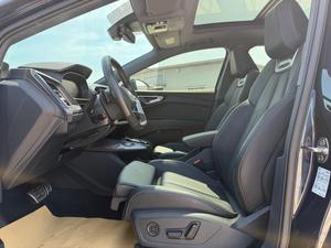 <span class=keywords><strong>Audi</strong></span> Q4 E-tron 40 SUV Eléctrico Usado 2023, Largo Alcance, Smart EV, Listo para Exportación, Negro sobre Negro - Product Image 5