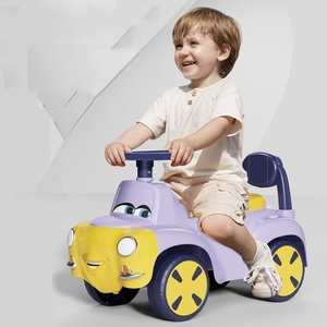 Coche de cuatro ruedas para niños pequeños hecho de plástico duradero - Product Image 1