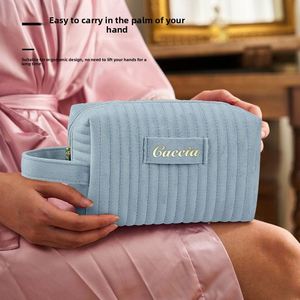 Trousse de Toilette Portable Haut de Gamme en Velours avec Fermeture Éclair pour Femme, Grande Capacité, Respirante et Ultra-Légère pour Voyages en Extérieur - Product Image 3