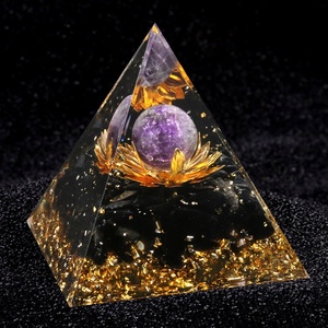 Nuovo Prodotto: Sfera Piramidale di Loto da 5 cm con Pietre Frantumate, Ornamento Artigianale Lucidato e Curativo - Product Image 6