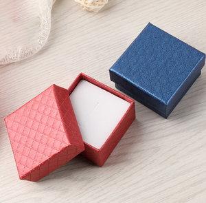 Boîte en papier haut de gamme gaufrée diamant, design carré deux pièces avec couvercle et base, fermeture magnétique, impression quadricolore, plusieurs couleurs - Product Image 1