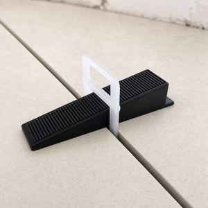 Sunsbuild - Sistema de Nivelación de Azulejos con Clips Blancos y Cuñas Negras Modernas y Duraderas, Separadores Reutilizables para la Instalación de Azulejos de Gran Formato - Product Image 1