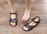 Sommer neue Sandalen flach modisch weicher Boden Damen und Mutter Sandalen Damen