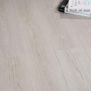 Plancher en bois massif multicouche en chêne blanc européen de haute qualité de 12 mm, plancher en bois d'ingénierie en chêne blanc naturel - Product Image 1