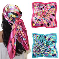 YWAY Lot de 2 foulards carrés en polyester satiné effet soie à motifs géométriques pour femmes, 70M