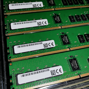 Memoria RAM para Servidor M321RYGA0PB2-CCP de 96GB DDR5 6400Mbps PC5-51200 ECC RDIMM con Rendimiento Mejorado para Bases de Datos Paralelas - Product Image 1