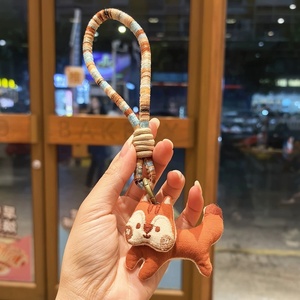 พวงกุญแจตุ๊กตากระรอก 3 มิติแบบพกพา ทำมือ ของขวัญวันเกิดเด็ก ตกแต่งโทรศัพท์ ของตกแต่งกระเป๋าถือผู้หญิง พวงกุญแจสัตว์ผ้า - Product Image 5