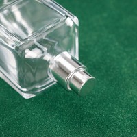 Vente en gros de flacons de parfum vides en verre transparent carré personnalisés de 30 ml avec vaporisateur et boîte d'emballage