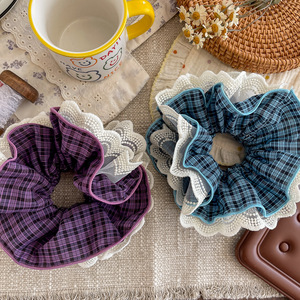 KAKA Nouvelle Scrunchie en Tissu à Carreaux et Dentelle Style Français 10cm pour Femme, Accessoire Cheveux Tendance, Décoratif pour Usage Quotidien - Product Image 3