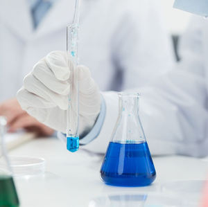 Guantes de mano de nitrilo desechables blancos de fabricante, guantes de nitrilo para examen médico, sin polvo para trabajo manual - Product Image 6