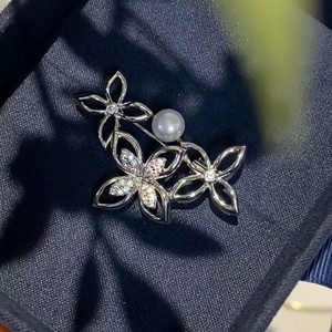 Broche de bijouterie d'eau douce de style japonais, série Or et Argent, motif Trèfle à quatre feuilles et Trois Fleurs, badge de manchette très tendance - Product Image 1