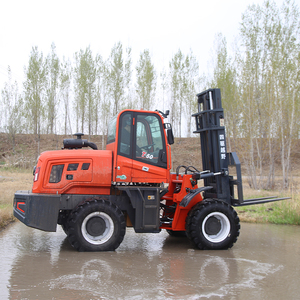 Venta caliente 4x4 Wheel Drive Articulated Off-Road 5T Carretilla elevadora de combustión interna con cabina - Product Image 1