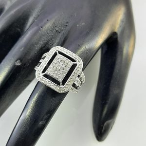 Bague de fiançailles géométrique Jewelspaark en argent sterling 925 avec diamant rond brillant de 0,85 carat et sertissage pavé pour femme - Product Image 3
